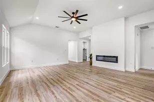 137 E Pauwela Ln, Bastrop, TX 78602 - Photo 13