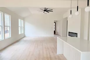 137 E Pauwela Ln, Bastrop, TX 78602 - Photo 9