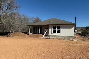 137 E Pauwela Ln, Bastrop, TX 78602 - Photo 5