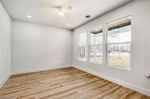 137 E Pauwela Ln, Bastrop, TX 78602 - Photo 9