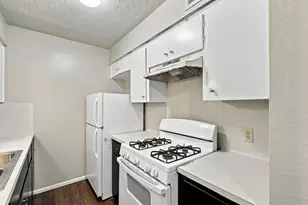 2319 Greenfield Pkwy, Austin, TX 78741 - Photo 11