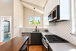 913 Duncan Ln, Austin, TX 78705 - Photo 13