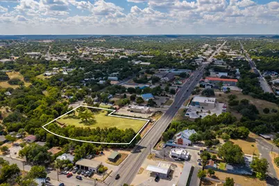 620 E San Antonio Street, Fredericksburg, TX 78624 - Photo 17