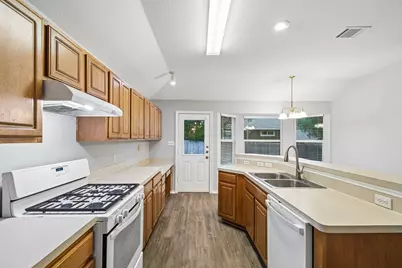 205 Cavalry Trail, Elgin, TX 78621 - Photo 15