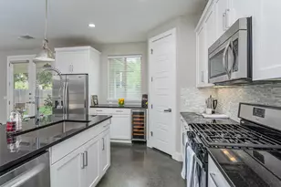 705 E 49th St, Austin, TX 78751 - Photo 13