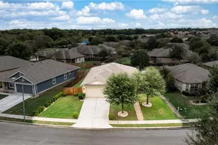 107 Creston St, Hutto, TX 78634 - Photo 3