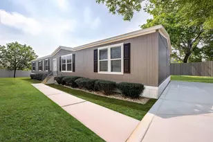 1304 Saddleback Dr, Bellville, TX 77418 - Photo 1