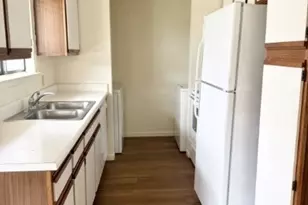728 W San Antonio St, Lockhart, TX 78644 - Photo 3