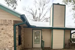 728 W San Antonio St, Lockhart, TX 78644 - Photo 1