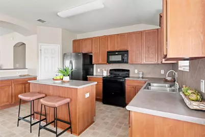 405 Bandara Woods Boulevard, Elgin, TX 78621 - Photo 11