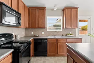 405 Bandara Woods Blvd, Elgin, TX 78621 - Photo 13