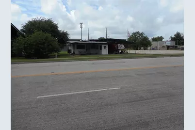 1107 W 2nd Street, Taylor, TX 76574 - Photo 3