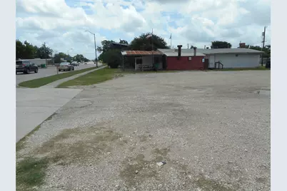 1107 W 2nd Street, Taylor, TX 76574 - Photo 7