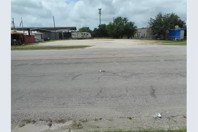 1107 W 2nd Street, Taylor, TX 76574 - Photo 5