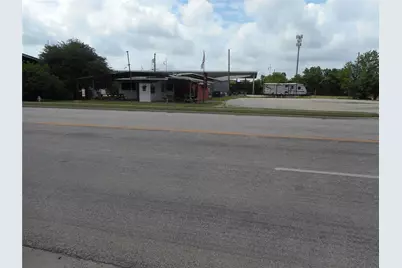 1107 W 2nd Street, Taylor, TX 76574 - Photo 5
