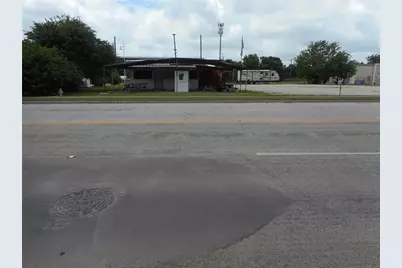 1107 W 2nd Street, Taylor, TX 76574 - Photo 3