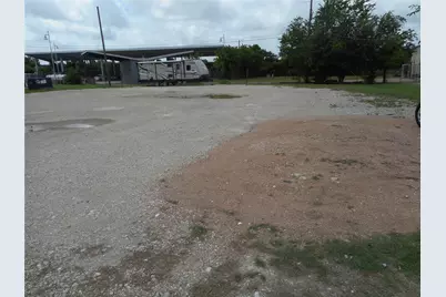 1107 W 2nd Street, Taylor, TX 76574 - Photo 9