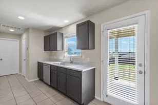 206 Killian Loop, Hutto, TX 78634 - Photo 11