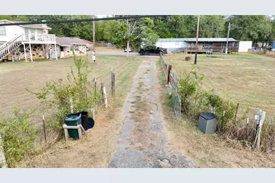 109 Wayside Drive, Elgin, TX 78621 - Photo 29