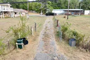 109 Wayside Dr, Elgin, TX 78621 - Photo 29