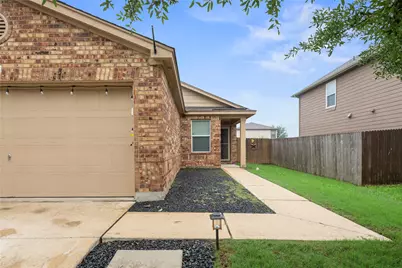 715 Estes Park, Taylor, TX 76574 - Photo 3