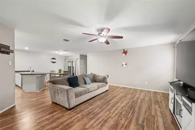 715 Estes Park, Taylor, TX 76574 - Photo 5