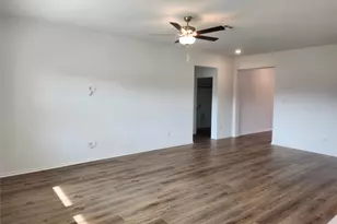 302 Sebring Cir, Hutto, TX 78634 - Photo 3