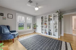 707 Bishop St, Smithville, TX 78957 - Photo 5