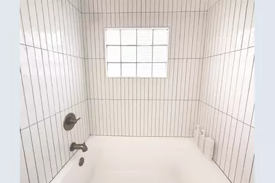 707 Bishop Street, Smithville, TX 78957 - Photo 9