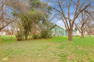 707 Bishop St, Smithville, TX 78957 - Photo 37