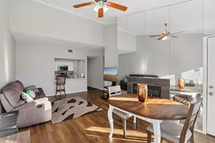 807 W 25th St, Austin, TX 78705 - Photo 7
