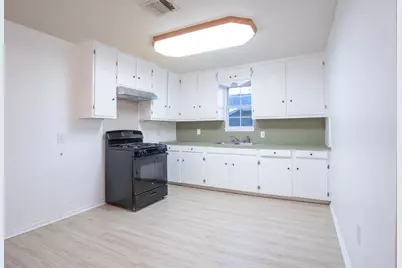 207 Harris Street, Elgin, TX 78621 - Photo 11