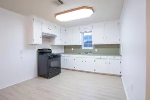 207 Harris St, Elgin, TX 78621 - Photo 11