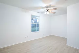 207 Harris St, Elgin, TX 78621 - Photo 13