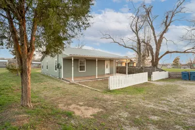 207 Harris Street, Elgin, TX 78621 - Photo 5