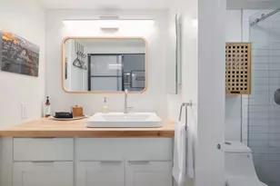 1818 S Lakeshore Blvd, Austin, TX 78741 - Photo 13