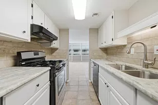 1800 Lavaca St, Austin, TX 78701 - Photo 9