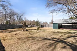 518 N Ave F, Elgin, TX 78621 - Photo 31