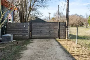 518 N Ave F, Elgin, TX 78621 - Photo 37