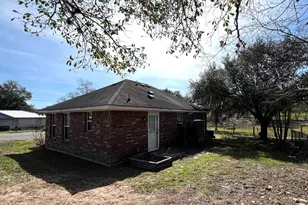 833 E Camp St, La Grange, TX 78945 - Photo 13