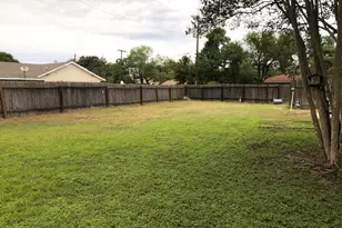 830 Ross Cir, Lockhart, TX 78644 - Photo 17