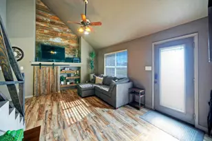 1265 E Independence St, Giddings, TX 78942 - Photo 5