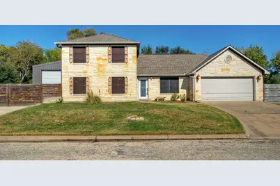 1265 E Independence Street, Giddings, TX 78942 - Photo 1