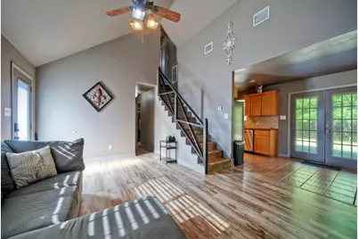 1265 E Independence Street, Giddings, TX 78942 - Photo 7