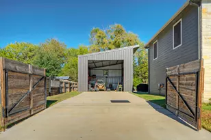 1265 E Independence St, Giddings, TX 78942 - Photo 3