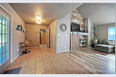 1265 E Independence Street, Giddings, TX 78942 - Photo 11