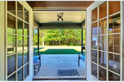 1265 E Independence Street, Giddings, TX 78942 - Photo 25