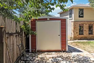 1002 Walter St, Austin, TX 78702 - Photo 25