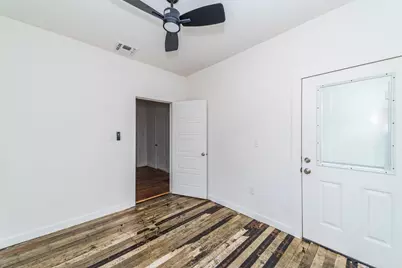 930 W Ridgewood Court, San Antonio, TX 78201 - Photo 17