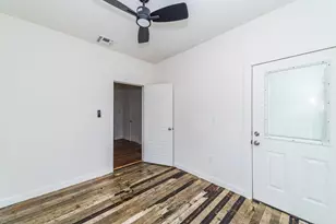 930 W Ridgewood Ct, San Antonio, TX 78201 - Photo 17